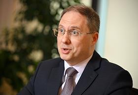 Заместитель министра промышленности и торговли России  Алексей Груздев во время интервью