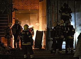 Пожар в административно-производственном здании на территории завода по производству камня