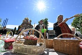 Великая Суббота. Чин освящения пасхальных куличей, яиц и пасхи в канун Светлого Христова Воскресения в церкви Николая Чудотворца на Берсеневке в Верхних Садовниках