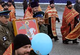 Праздничный пасхальный крестный ход от Свято-Троицкого собора до Храма-на-Крови в Екатеринбурге