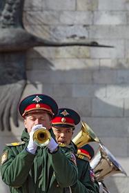 Торжественно-траурная церемония возложения венков и цветов на Невском мемориальном кладбище 'Журавли'