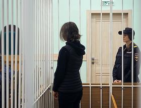 Первое заседание по делу Антонины Мартыновой, находившейся 16 лет в розыске и обвиняемой в покушении на убийство дочери, в Новгородском районном суде