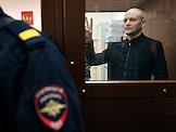 Судебное заседание о продлении срока содержания под стражей лидеру 'Левого фронта' Сергею Удальцову в Басманном районном суде