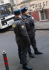 Митинг у здания прокуратуры Московской области под лозунгом 'Убийц Юры Червочкина к ответу!'.Акция приурочена к 40 дням со дня смерти активиста 'Другой России', серпуховского нацбола Юрия Червочкина.
