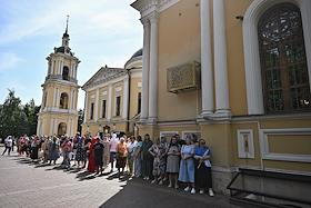 Церемония прощания с актрисой Анастасией Заворотнюк в Покровском монастыре