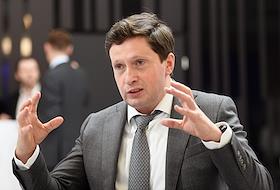 Председатель Комитета по промышленной политике, инновациям и торговле Санкт-Петербурга Кирилл Соловейчик во время интервью на плщадке ПМЭФ