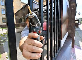 Посольство Чешской Республики в Москве облили краской