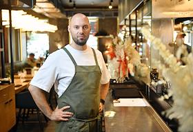 Интервью с поваром ресторана MUST Алексеем Пестряевым в интерьерах ресторана