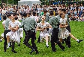 Якутский традиционный праздник лета 'Ысыах' в Сампсониевском саду