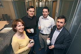 Сотрудники Инвестиционного фонда 'Да Винчи' в офисе 'Лотте Плаза'