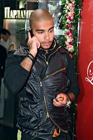 Презентация ежегодного проекта Nuage календарь 2008 работы французского фотографа Жана - Даниеля Лорье в ресторане 'Шоколад'