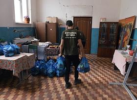 Volunteers of the All-Russian Popular Front brought humanitarian aid to residents of the villages of Nizhney and Bobrovo in the LPR