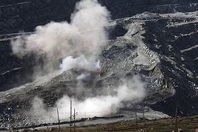 Работа асбестового карьера ПАО 'Ураласбест' в Асбесте