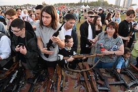 Концерт в честь Дня города и Дня республики. У Центра семьи «Казан»