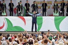 Фестиваль народного костюма 'Милли кием'. На набережной озера Кабан