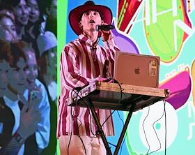 Модный показ под открытым небом совместно с Яндекс Маркетом в рамках форума-фестиваля 'Территория будущего. Москва 2030' на Болотной площади