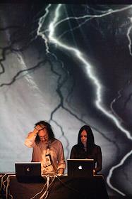 Электронно-акустическое шоу The History of Electricity ('История электричества') в 'Актовом зале'