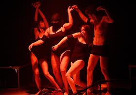 Генеральная репетиция спектакля 'Песнь любви, песнь скорби' режиссера Полины Кардымон на сцене Московского еврейского театра 'Шалом'