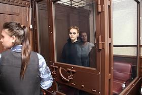 Обвиняемая в подготовке террористического акта во время проведения референдума о присоединении к России в г. Мариуполь Ирина Навальная, в зале Южного окружного военного суда