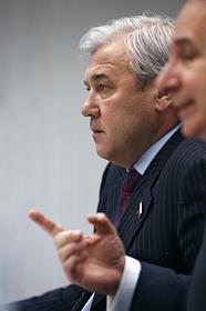 П/к,посвященная итогам рабочей встречи в подмосковном пансионате 'Бор' по вопросам регулирования ЦБ РФ деятельности коммерческих банков и результатам работы банковского сектора России в 2007 году в центральном офисе агентства 'Интерфакс'.
В п/к примут участие первый заместитель председателя ЦБ РФ Геннадий Меликьян и президент Ассоциации региональных банков России Анатолий Аксаков.
