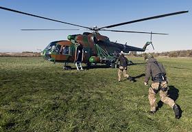 Тренировка спецназа Росгвардии по беспарашютному десантированию в Калининградской области