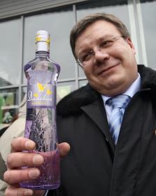 Директор по развитию дистрибуторской компании 'Дейрос' Игорь Володин, в супермаркете Метро на Варшавском шоссе