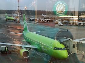 Жанровые фотографии. Самолеты в аэропорту Домодедово имени М.В. Ломоносова