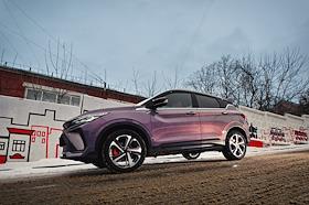 Автомобиль марки Geely Coolray на улицах Перми