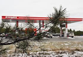 Заправки нефтяной компании 'Лукойл' на трассе из Казани в Пермь