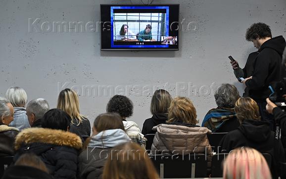 Оглашение решения по жалобам на приговор режиссеру Евгении Беркович и драматургу Светлане Петрийчук по делу об оправдании терроризма при постановке пьесы 'Финист ясный сокол' в Апелляционном военном суде