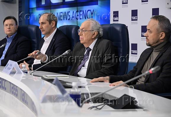 Пресс-конференция, посвященная ликвидации последствий крупнейшей экологической катастрофы в российском Причерноморье после крушения двух танкеров в районе Керченского пролива, в пресс-центре ТАСС