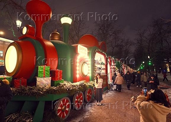 Жанровая фотография. 'Поезд красоты' на Тверском бульваре