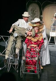 Фестиваль спектаклей по пьесе Чехова 'Иванов' в Театре Нация. Спектакль тульского театра 'ЛиК' в постановке руководителя театра и режиссера Олега Трусова