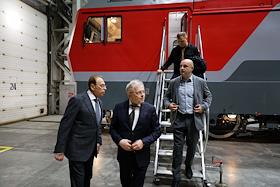 Визит полномочного представителя президента России в Уральском Федеральном округе Артёма Жоги на завод «Уральские локомотивы» (группа «Синара») в Верхней Пышме