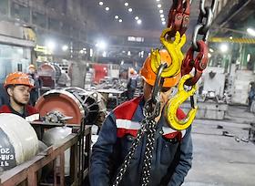 Жанровые фотографии. Работа Новосибирского электровозоремонтного завода (НЭРЗ) в Новосибирске