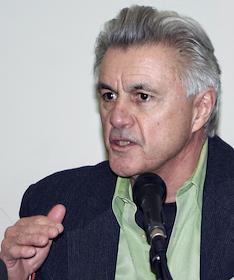 Джон Ирвинг - американский писатель, признанный мастер психологической прозы