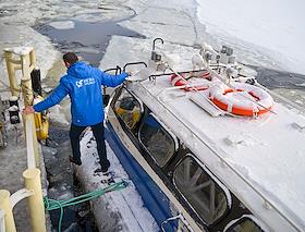 Запуск зимней навигации на новых современных судах на воздушной подушке судоходной компании 'Нева Тревел' в Санкт-Петербурге