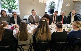 Уральский форум 'Кибербезопасность в финансах', организованный Центральным Банком России, в Екатеринбурге. Пресс-завтрак с участием президента Российского Союза Автостраховщиков (РСА) и Всероссийского союза страховщиков (ВСС) Евгения Уфимцева и представителей страхового сообщества в ресторане 'Гады, Крабы и Вино'