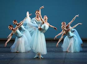 'Вечер одноактных балетов', Мариинский театр (Санкт-Петербург) в рамках театрального фестиваля 'Золотая маска' на Новой сцене Большого театра. Были показаны спектакли: 'Пробуждение Флоры' - реконструкция спектакля Мариуса Петипа и Льва Иванова 1894 года, 'Серенада' в хореографии Джорджа Баланчина и 'In The Middle, Somewhat Elevated' ('Там, где висят золотые вишни') в хореографии Уильяма Форсайта. 
