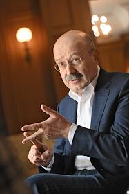 Президент банка 'Открытие' Михаил Задорнов во время интервью