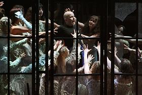 Премьера оперы Римского-Корсакова 'Майская ночь' в постановке Феликса Коробова прошла на сцене Музыкального театра Станиславского и Немировича-Данченко.
