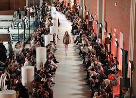 Показ 'Яндекс Маркет Fashion Show SS`25' в новом корпусе Государственной Третьяковской галереи на Кадашевской набережной