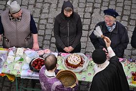 Великая Суббота. Чин освящения пасхальных куличей, яиц и пасхи в канун Светлого Христова Воскресения в Храме Святых Первоверховных апостолов Петра и Павла в Ясеневе