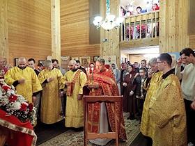 Праздничное Пасхальное богослужение в храме «Церковь святых апостолов Петра и Павла» в Новой Ижоре
