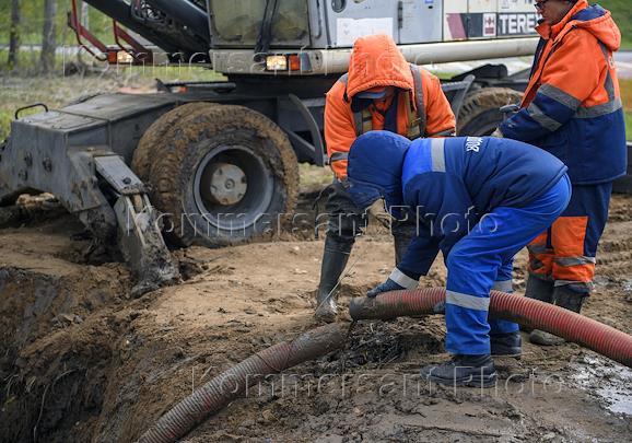 An accident on the main water pipeline on Lesozavodskaya Street, building 8