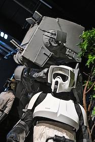 День 'Звездных войн'. Выставка-косплей 'В далекой-далекой Галактике' по мотивам киносаги режиссера Джорджа Лукаса 'Звездные войны' в павильоне 21 на ВДНХ