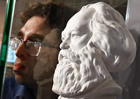 Выставка 'Товарищ Наркомпрос!' в музейном центре 'Зубовский, 15'