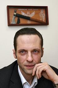 Юрист компании Северо-Запод' Денис Гусев во время интервью в своем кабинете