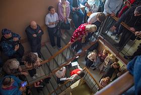 Судебное заседание по делу жительницы блокадного Ленинграда Людмилы Васильевой о дискредитации армии в Куйбышевском районном суде