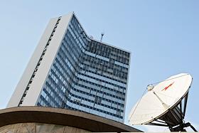 Вручение премии Московского Правительства 'Человек года' Генеральному директору 'Внуково-3' Попову Александру Николаевичу